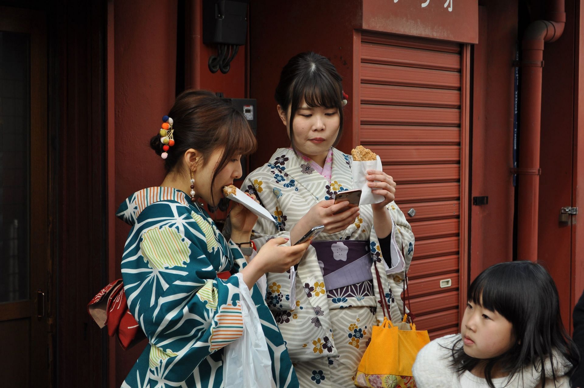 Japan has a lower percentage of obese people. (Image via Unsplash / Maria Cassagne)