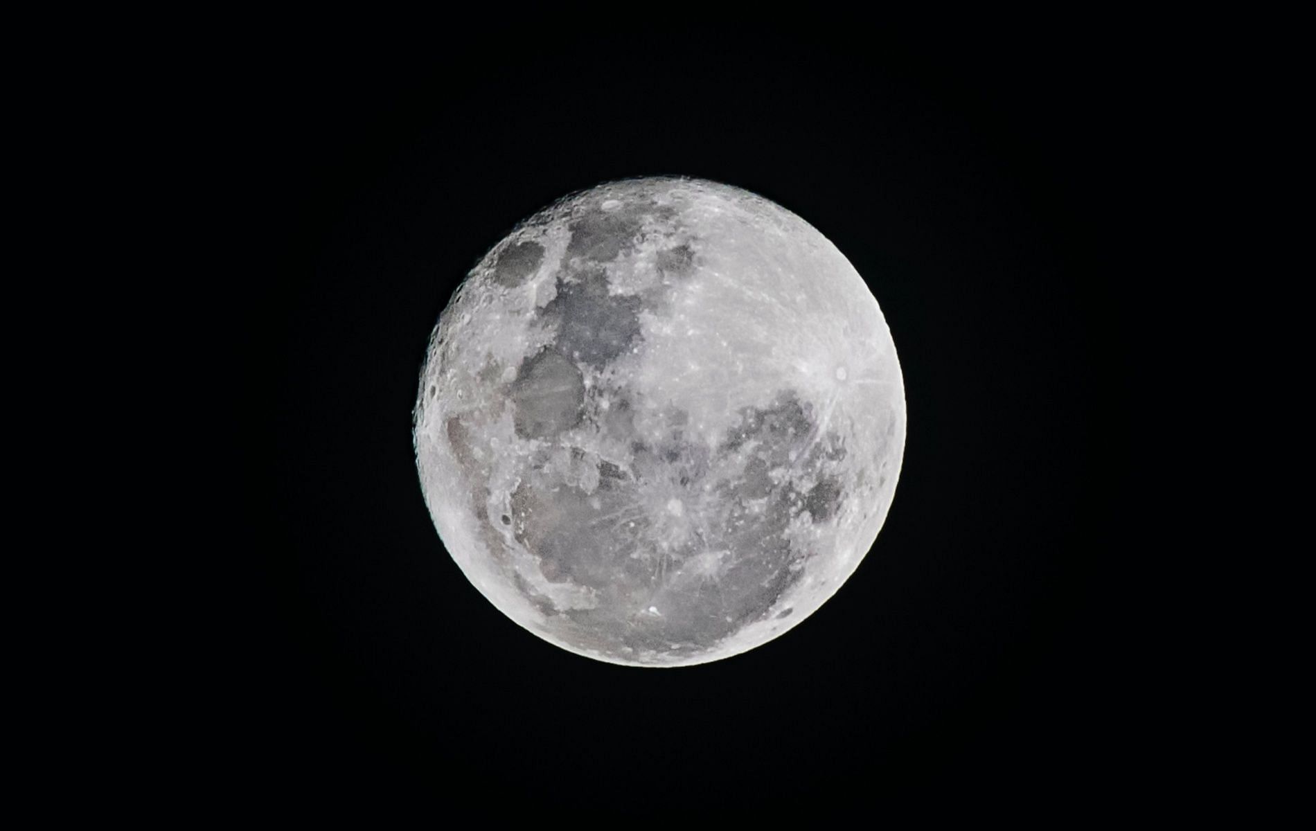 The full moon effect is associated with the changing human moods. (Image by Bruno Scramgnon via Pexels)