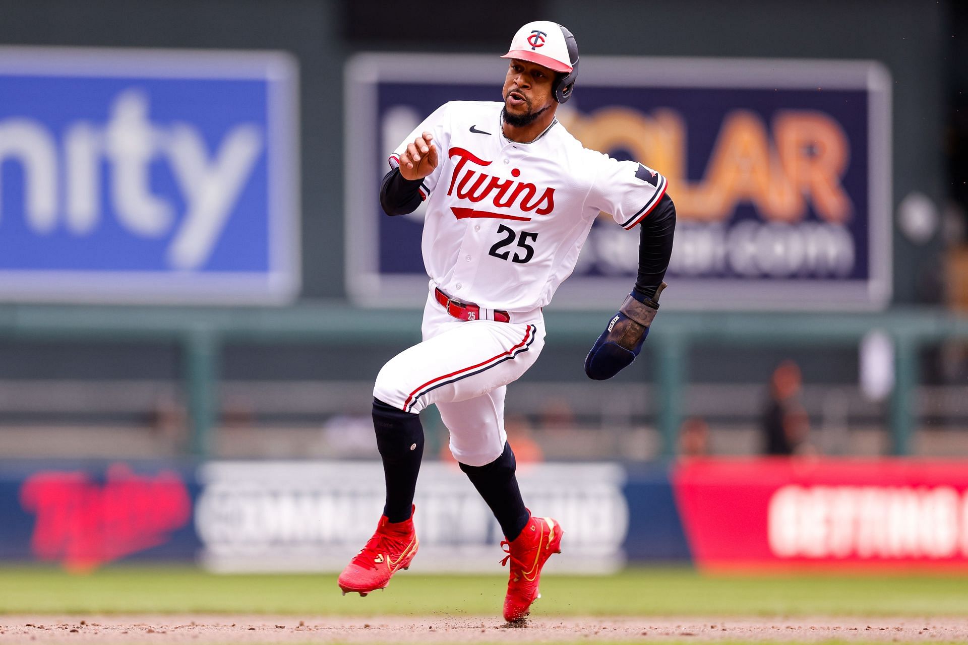 Twins' Byron Buxton leaves rehab game early, dealing with patellar