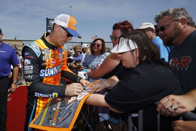 Cole Custer will run a Kevin Harvick tribute paint scheme at Bristol Xfinity race