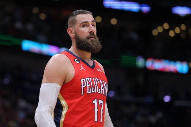 Who is the wife of Jonas Valanciunas?