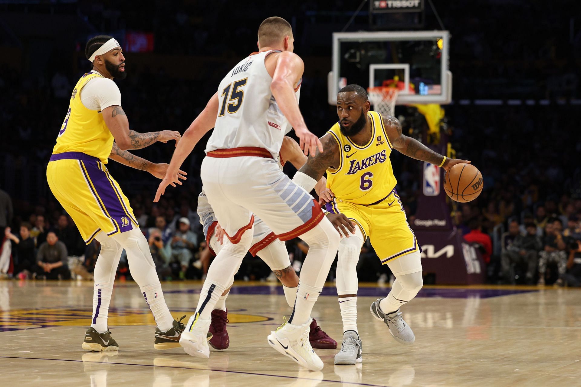 LA Lakers will look to end the season top of the Western Conference.