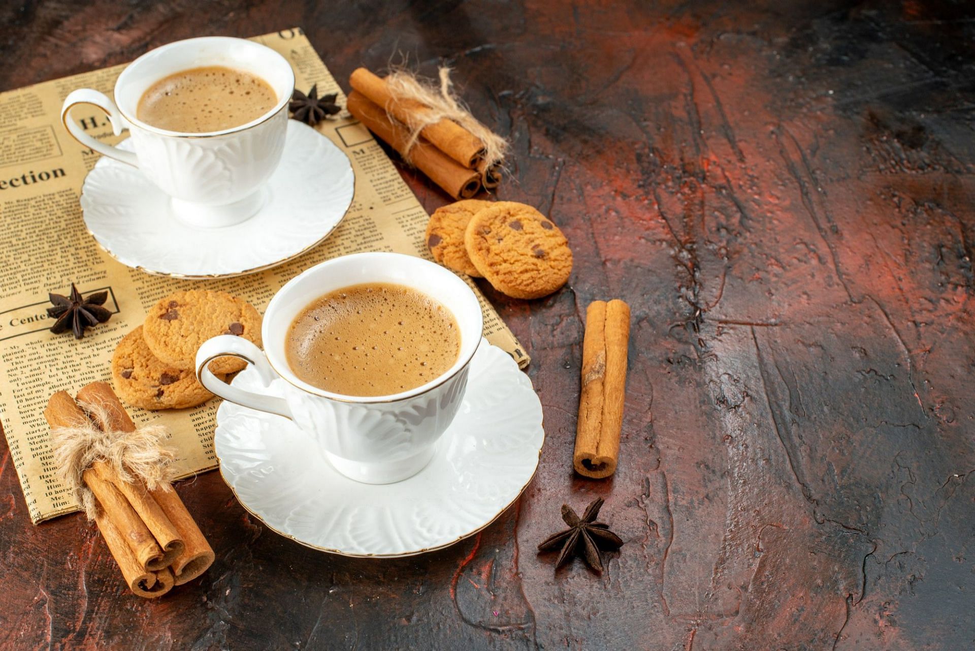 Tea and coffee can cause stained teeth (Image by KamranAydinov on Freepik)