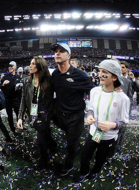 Ravens coach John Harbaugh, wife pay for everyone's tab at