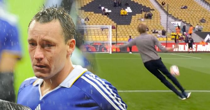 "The robot crashed", "Best John Terry impression" - Fans laugh as Peter Crouch slips while shooting ahead of Liverpool vs Wolverhampton