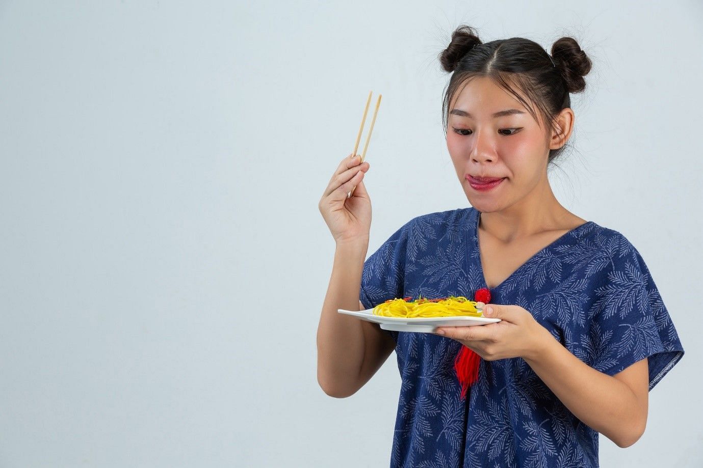 Excessive consumption of noodles can cause skin breakouts as well due to the high amount of salt and spices present in it (Image by Jcomp on Freepik)