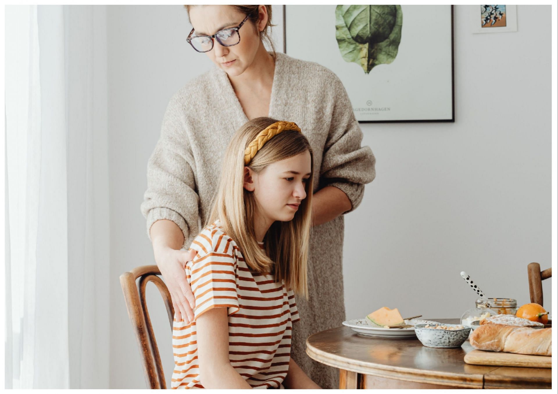 An almond mom is a punitive mother who micromanages your diet and eating pattern. (Image via Pexels/ Karolina Grabowska) 