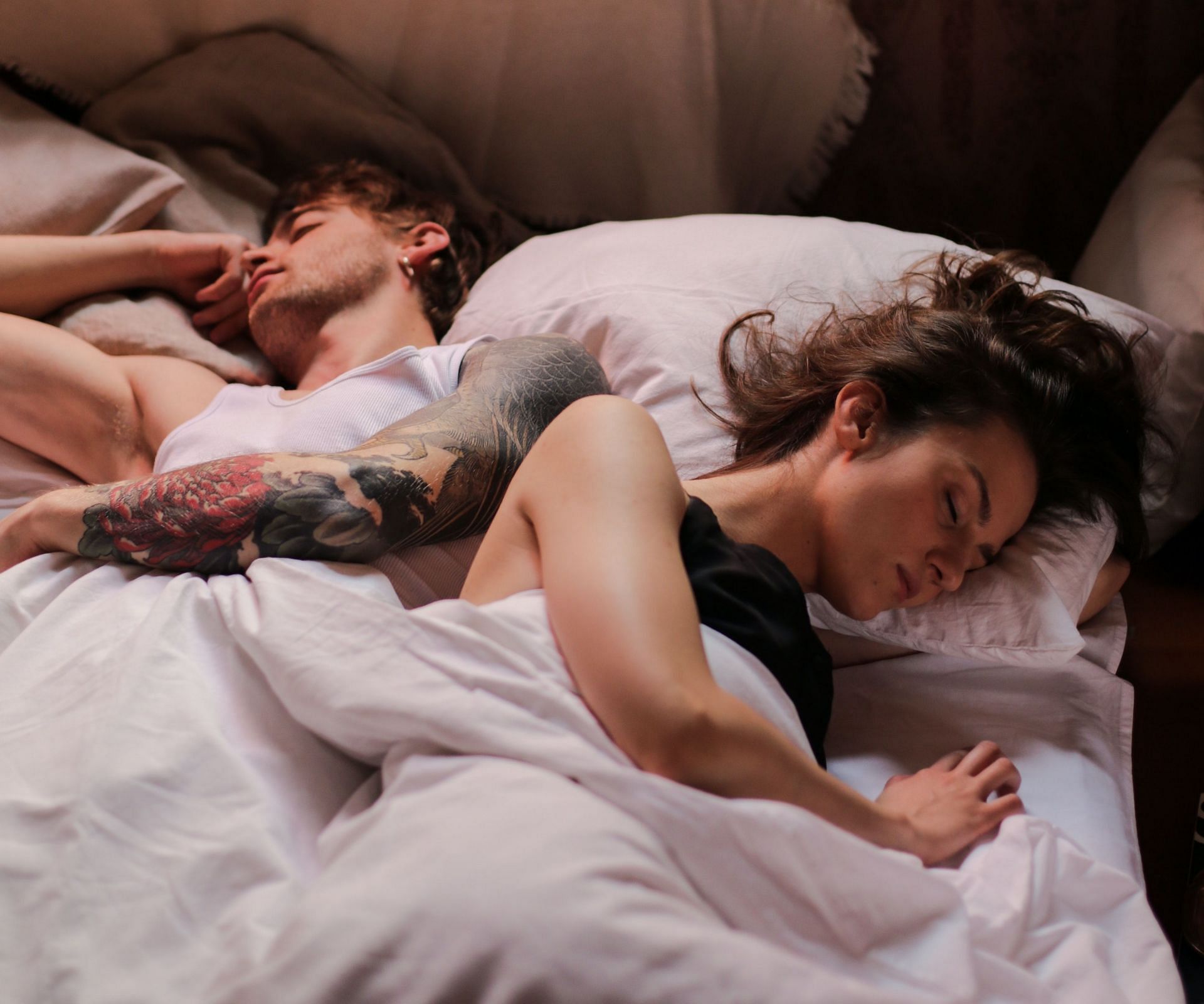 Scandinavian sleep method for better sleep (Image via Pexels / Cottonbro Studio)