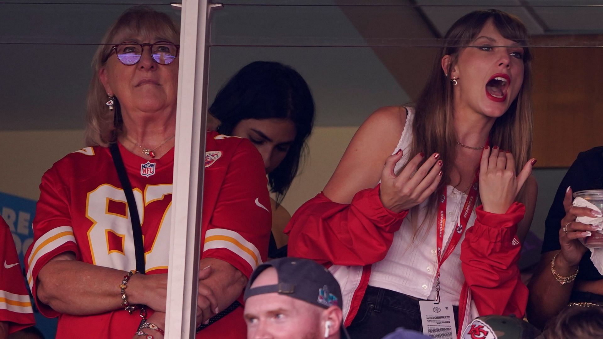 Taylor Swift with Travis Kelce&#039;s mom (Image via ABC)