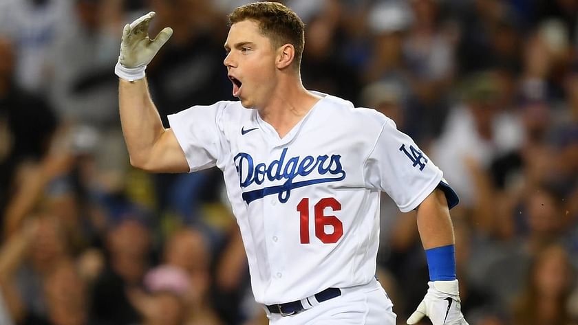 Dodgers' Will Smith played with a broken rib for much of season's