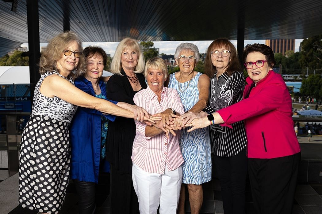 Billie Jean King poses with fellow Original 9 members