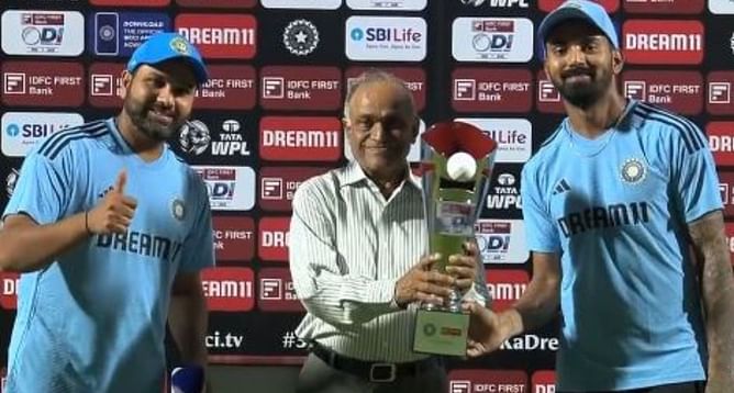 IND vs AUS : सीरीज जीतने के बाद रोहित शर्मा ने खुद नहीं ली ट्रॉफी, केएल राहुल को किया आगे, देखें दिल जीतने वाला वीडियो