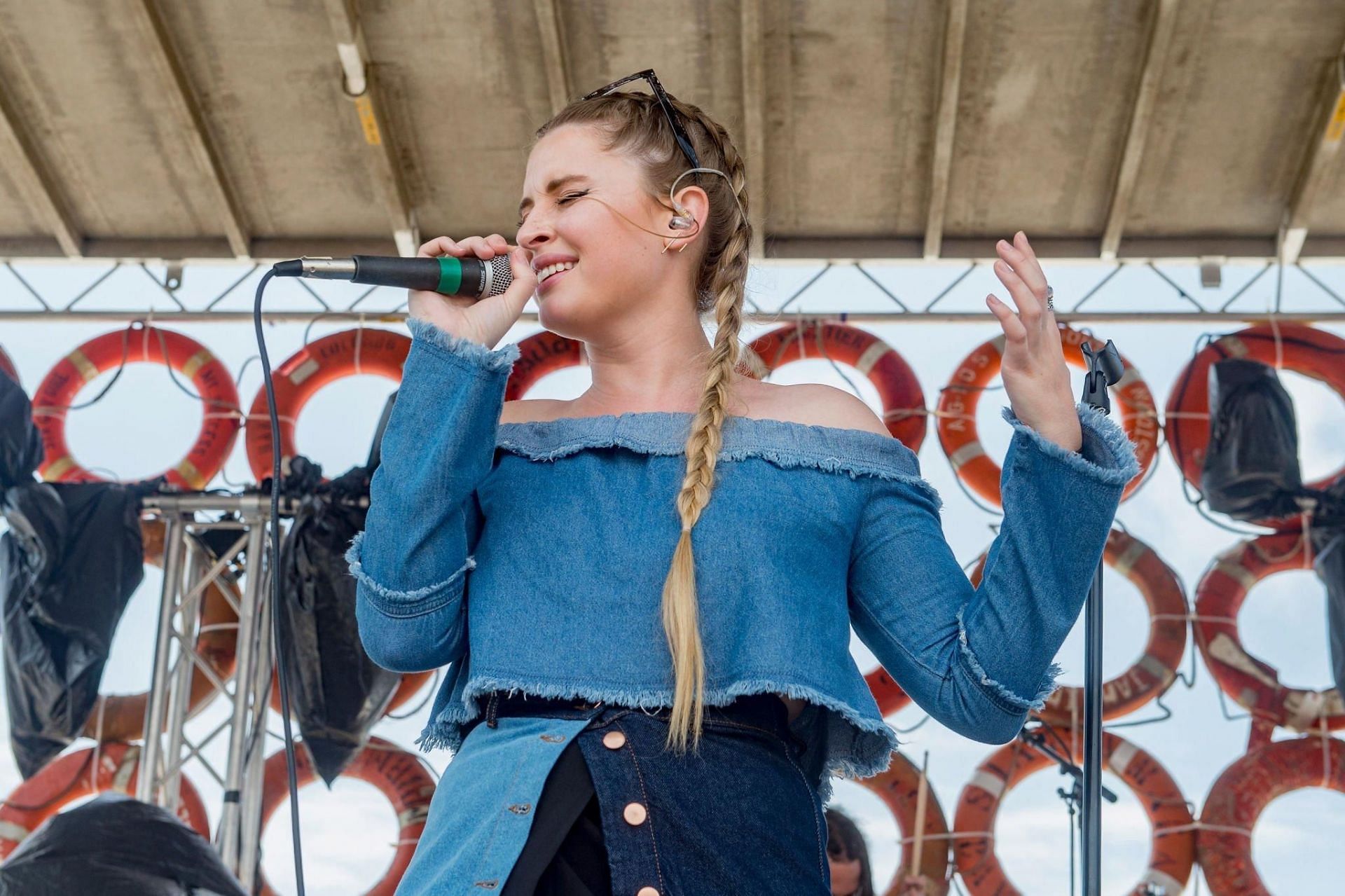 Cari Elise Fletcher at 2017 Hangout Festival (Image via Getty Images) 