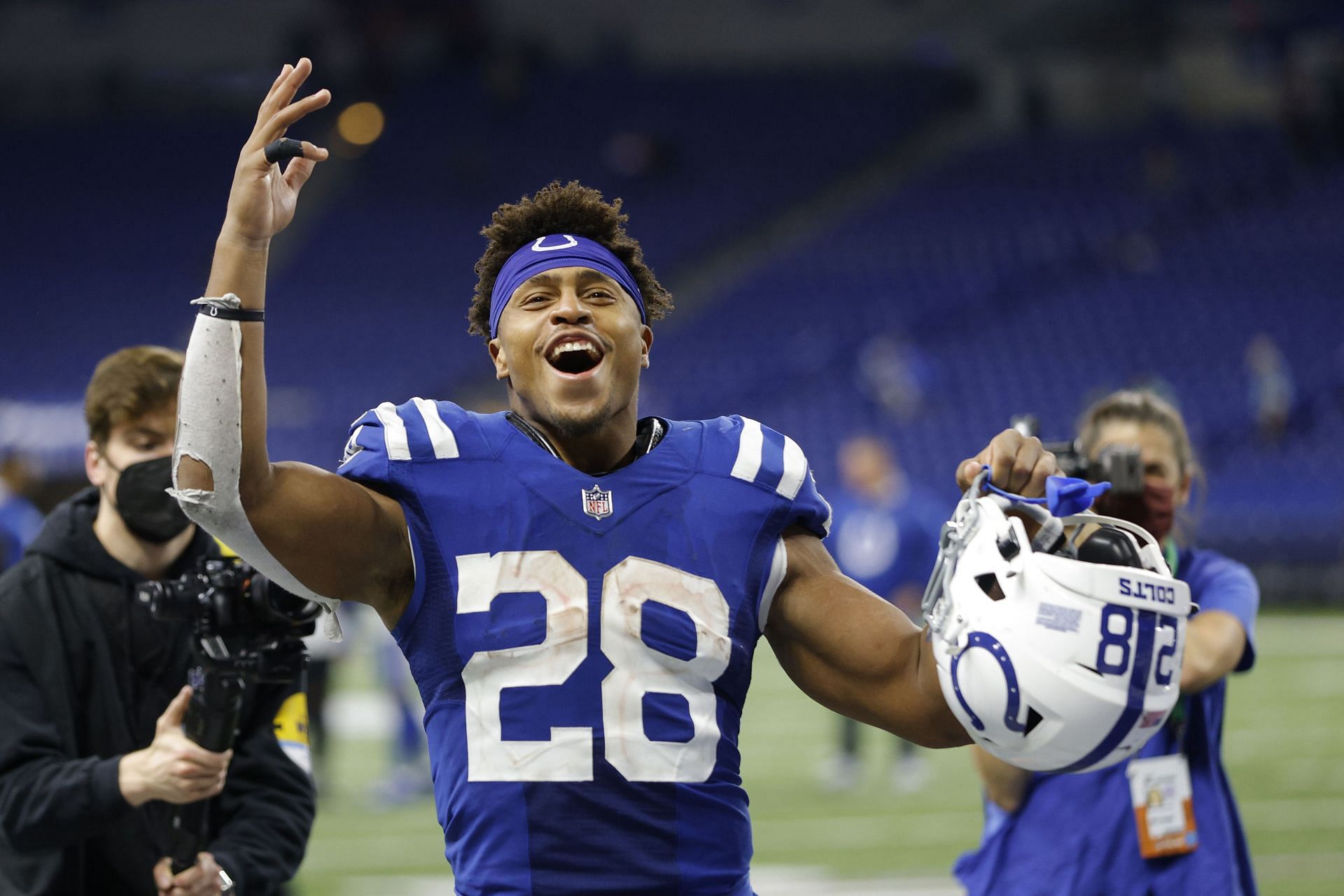 Should the Indianapolis Colts Trade Jonathan Taylor? - Stampede Blue