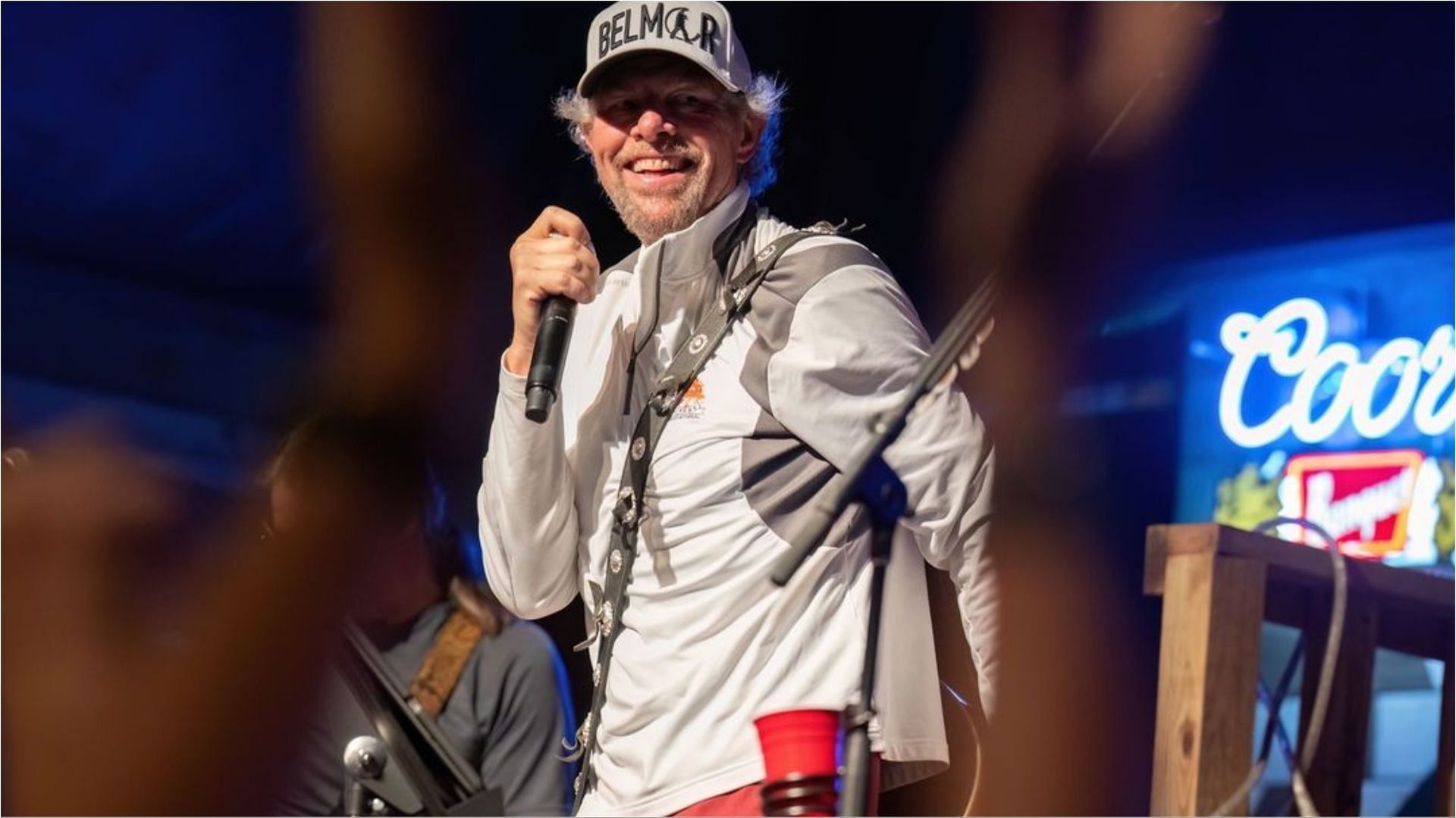 Toby Keith gave an update on his stomach cancer during his appearance at an awards ceremony (Image via tobykeith/Instagram)
