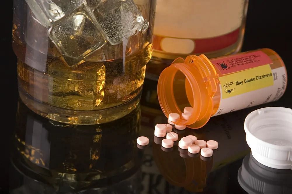Muscle relaxers and alcohol (Image via Getty Images)