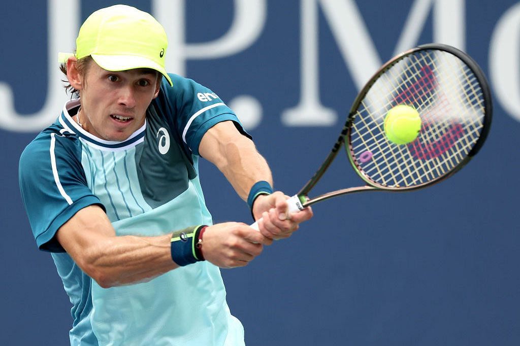 Alex de Minaur hits a backhand at the 2023 US Open