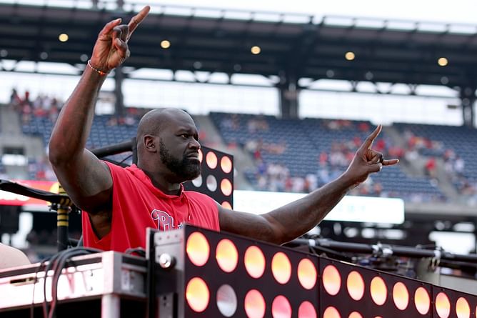 One year before massive music festival, Shaquille O'Neal generously gifted minivan and truck to family of 11, before taking them out to dinner
