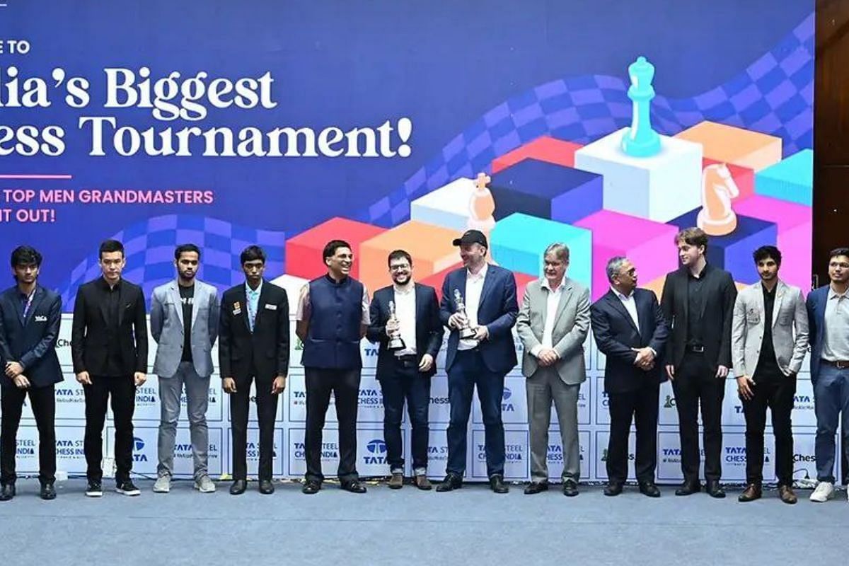 Vishwanathan Anand with the participants of Tata Steel Chess India (Image Courtesy: Tata Steel Chess)