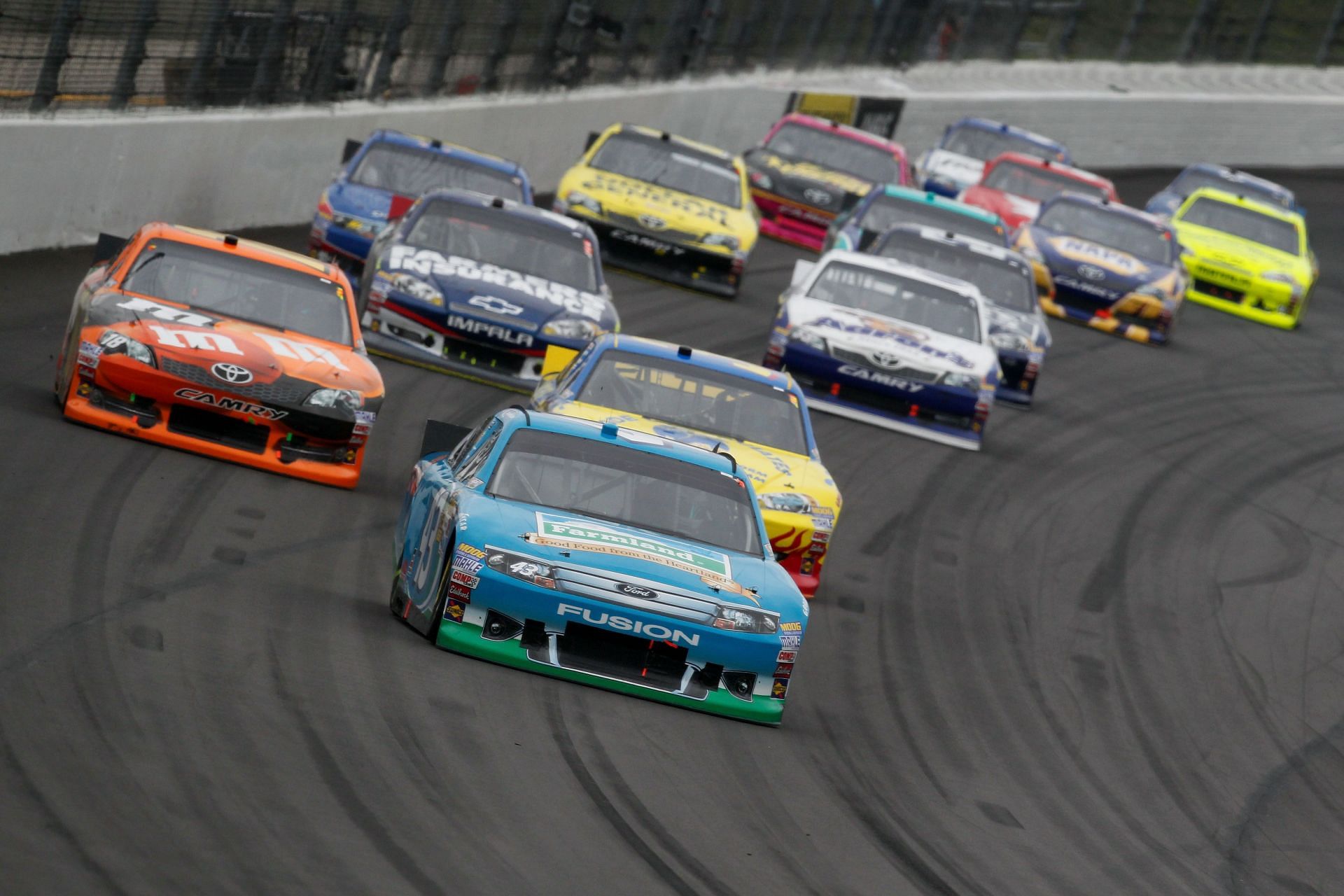 Hollywood Casino 400 Picks, Predictions, Odds