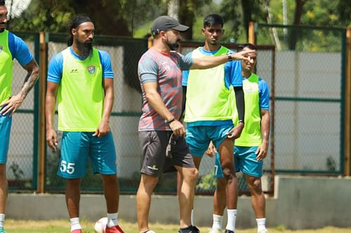 Carlos Vaz Pinto in training (Credits: SDFC media) Sreenidi Deccan players in preseason training (Credits: SDFC media) Sreenidi Deccan players in preseason training (Credits: SDFC media)