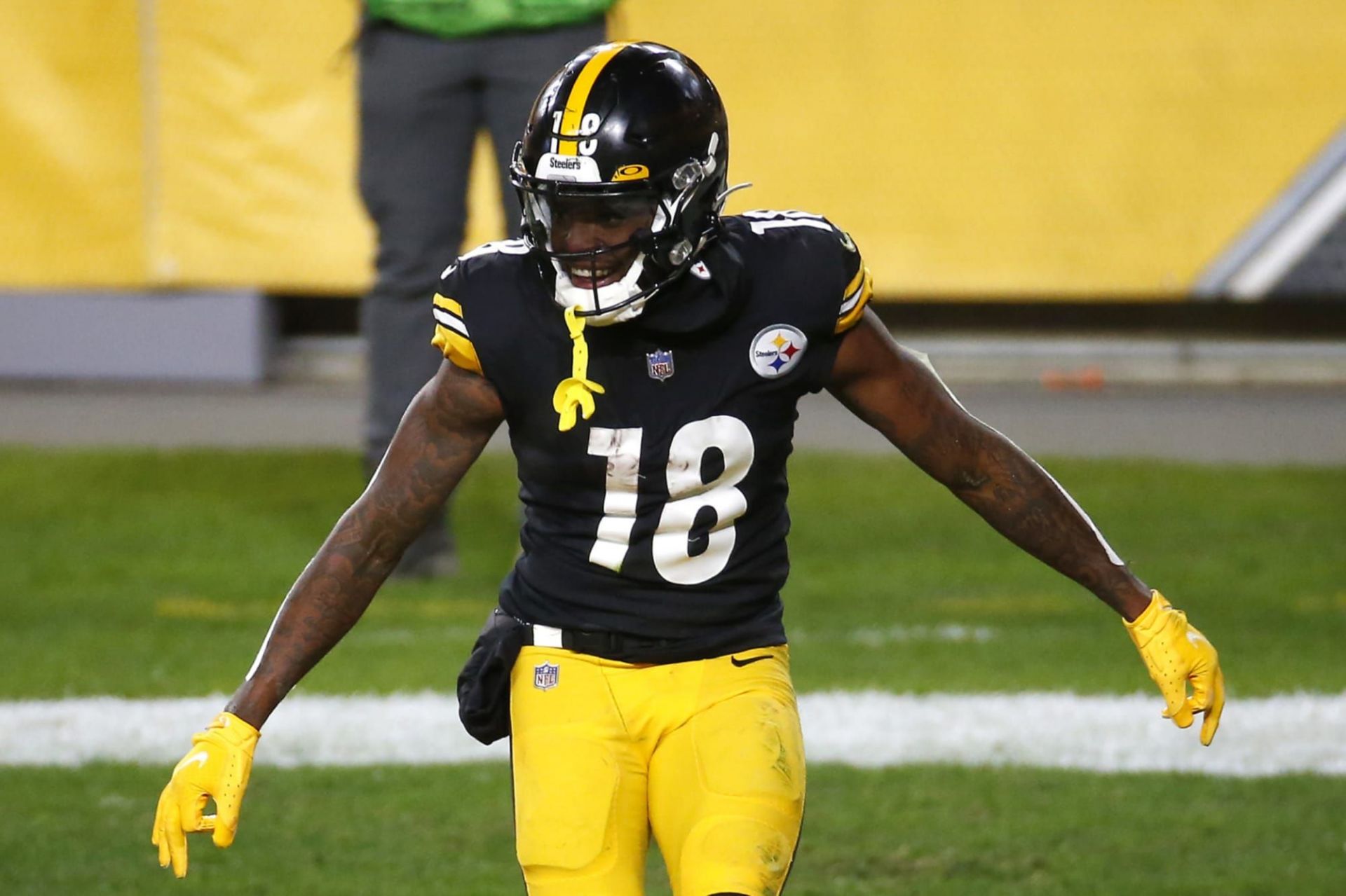 What Happened To Diontae Johnson? Steelers WR Suffers Injury Vs. 49ers