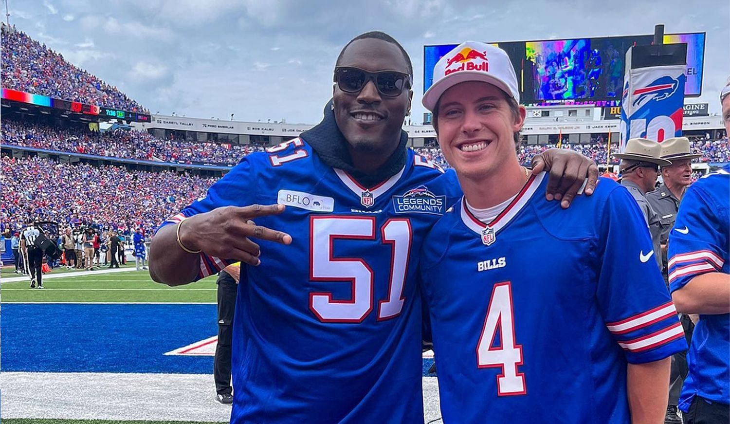 IN PHOTOS: Mitch Marner and Morgan Rielly turn up to Buffalo to share their  support for Bills