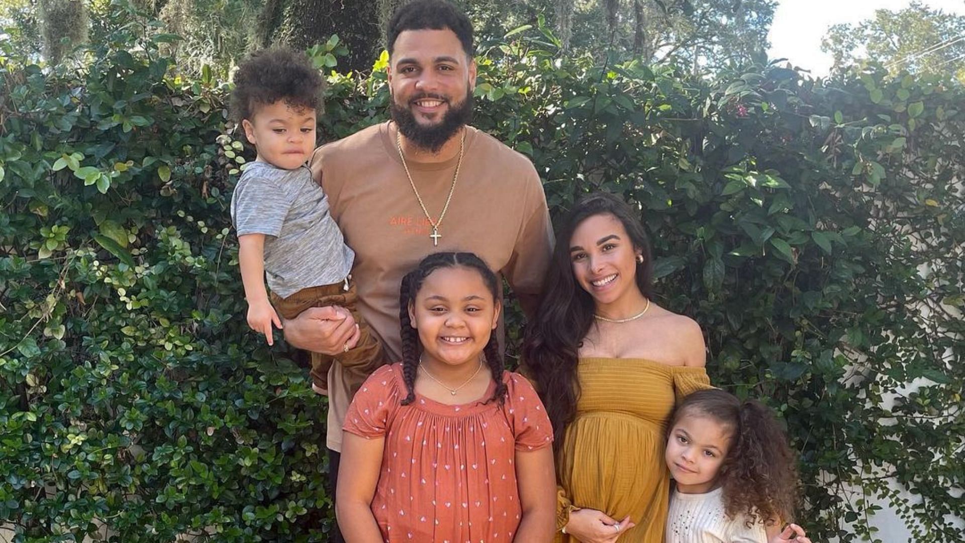 Tampa Bay Buccaneers wide receiver Mike Evans with his wife, Ashli, and their three children: Ariah Lynn, Amari Thomas and Mackenzie. (Image credit: Ashli Evans on Instagram)