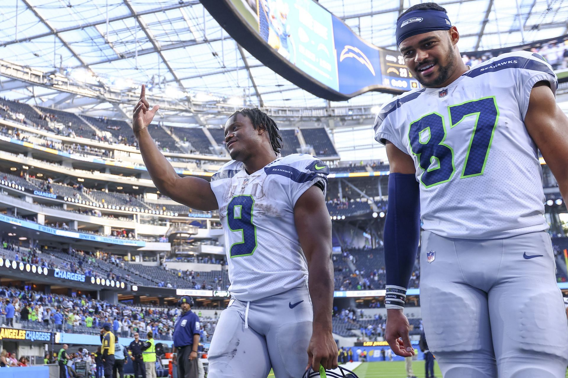 Kenneth Walker III (L) at Seattle Seahawks v Los Angeles Chargers