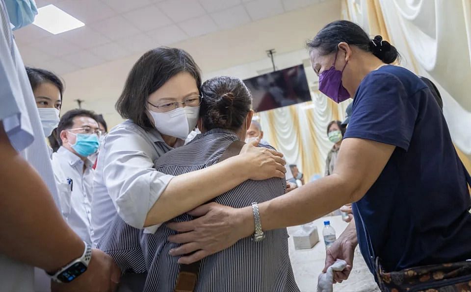 President of Taiwan Tsai Ing-Wen, at the hospital with the injured victims (Image via Reuters/Twitter)