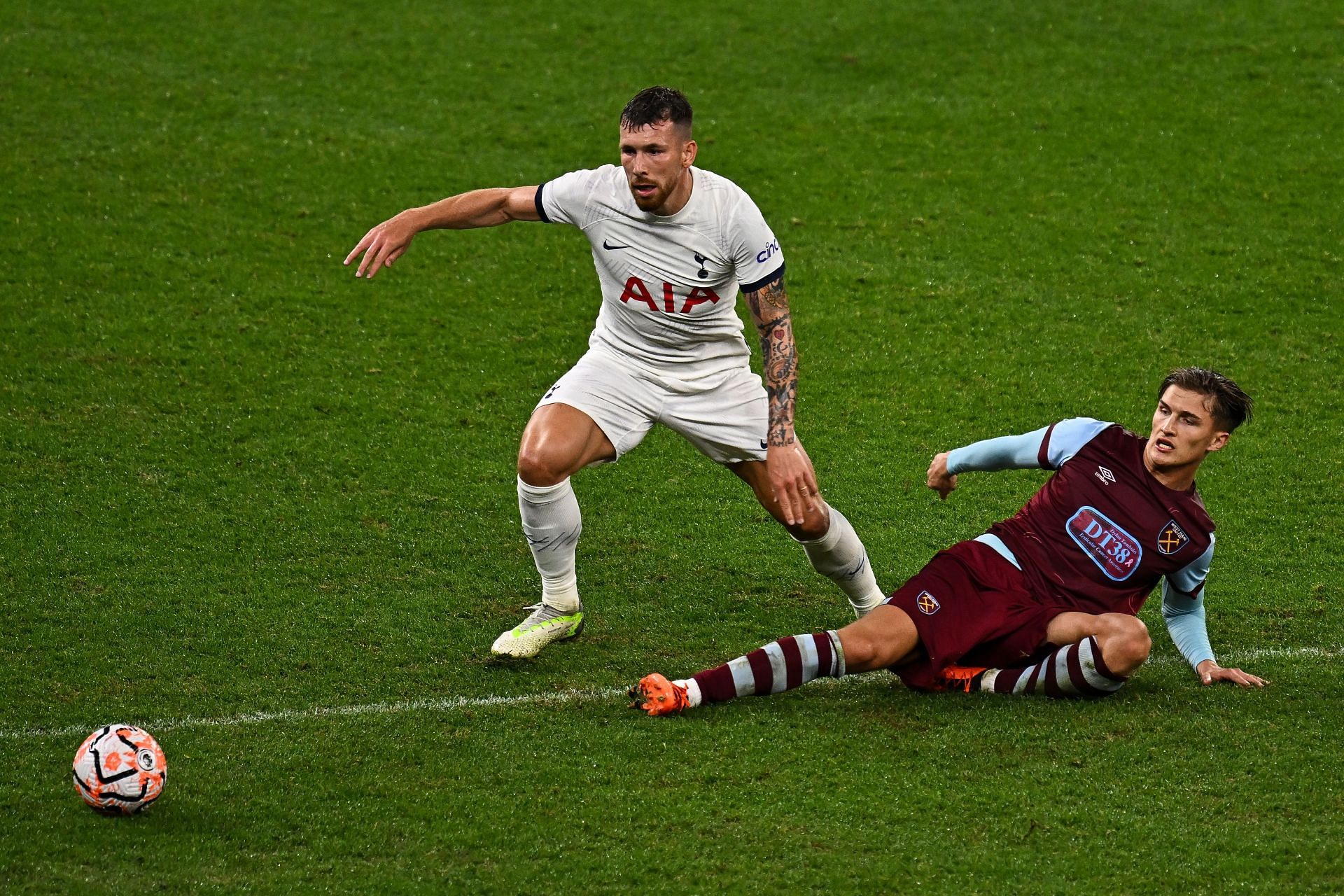 Pierre-Emile Hojbjerg for Tottenham Hotspur (via Getty Images)