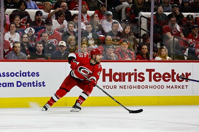 WATCH: Hurricanes winger Jordan Martinook steals the show performing live on-stage with Nickelback