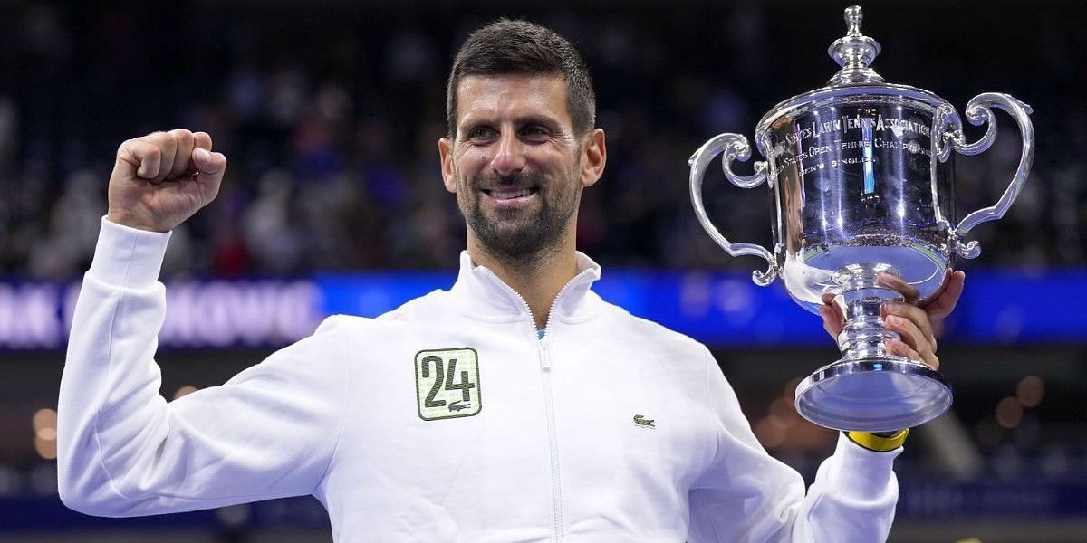 Novak Djokovic posa con su trofeo del US Open