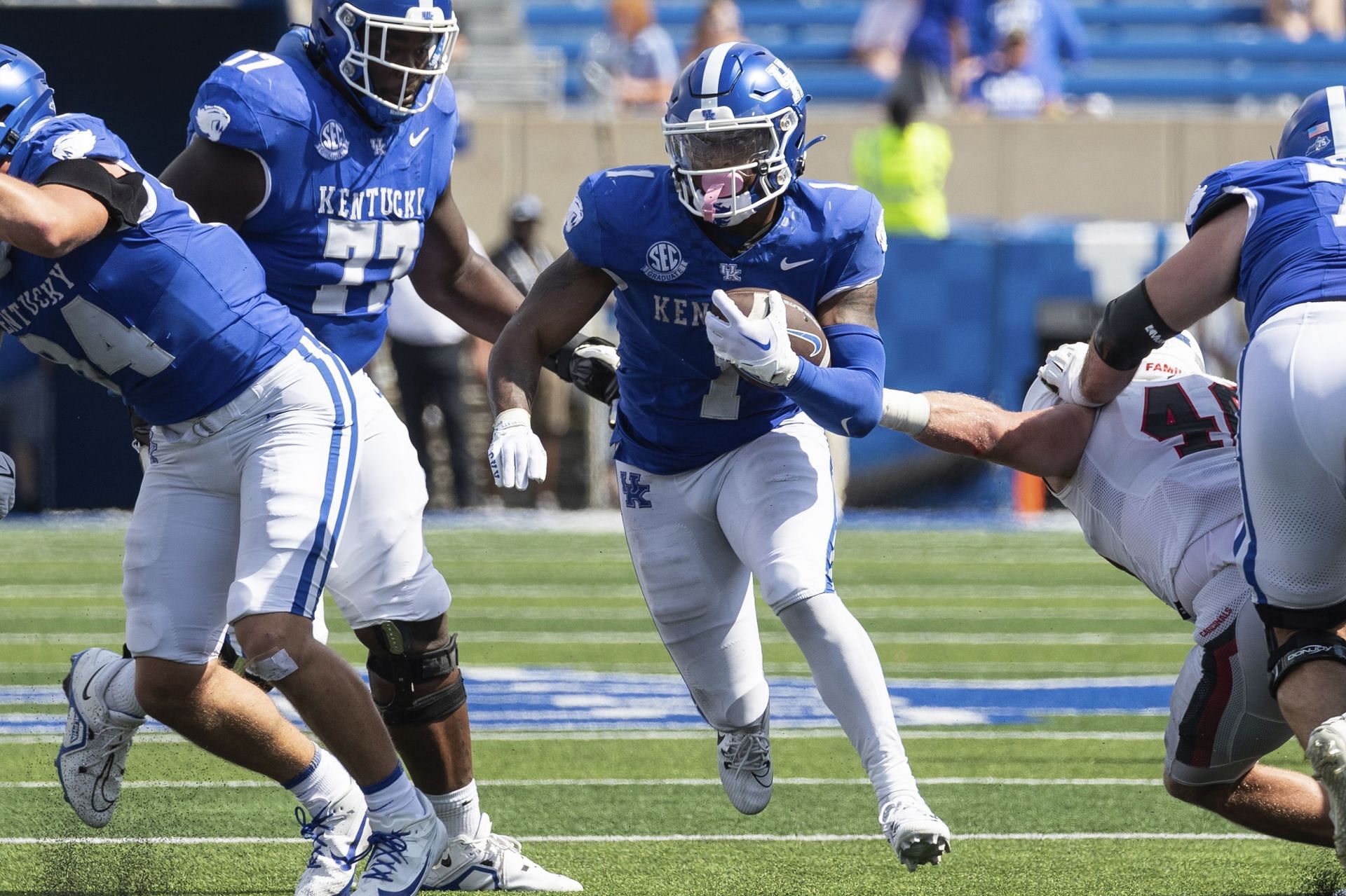 Sheron starts at QB for No. 13 Kentucky for injured Levis