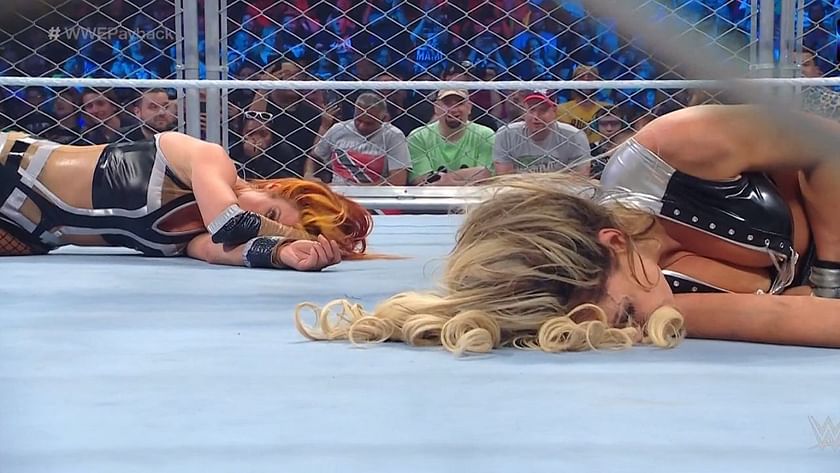 Becky Lynch vs. Trish Stratus – Steel Cage Match: photos