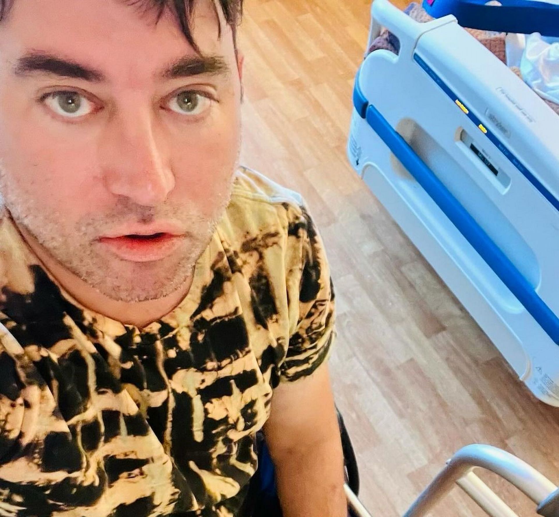 Sufjan Stevens is slowly learning to walk after being diagnosed with Guillain-Barr&eacute; syndrome (Image via Instagram/Sufjan Stevens)
