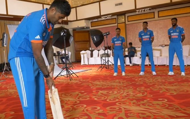 Asia Cup 2023: पाकिस्तान के खिलाफ महामुकाबले से पहले टीम इंडिया ने फोटोशूट में जमकर की मस्ती