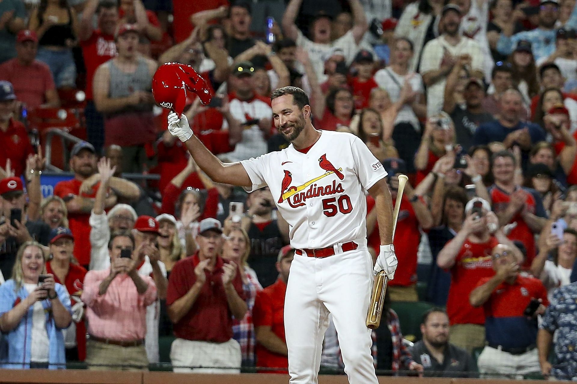 Watch: Adam Wainwright gets rousing reception during farewell at-bat in  final homestand