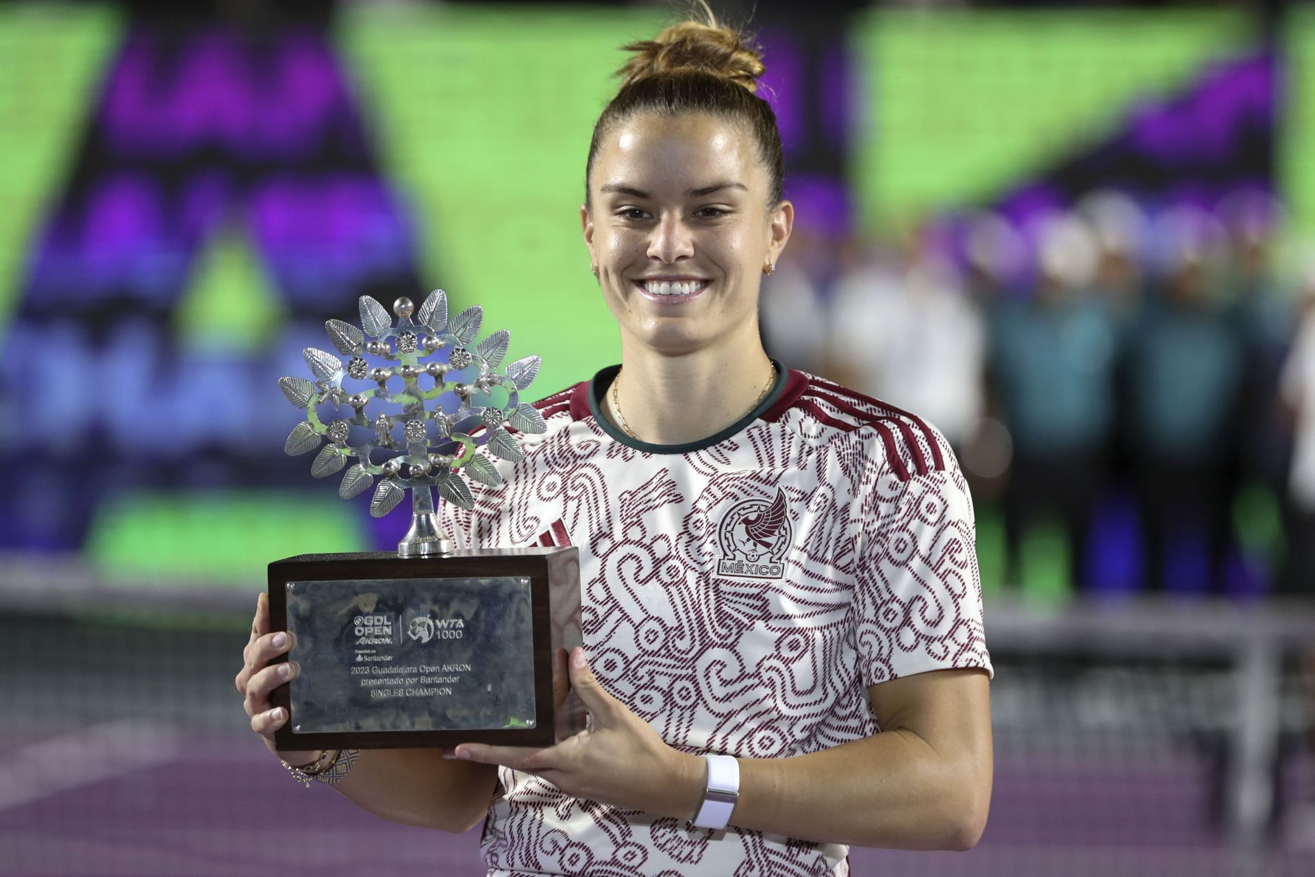 Maria Sakkari wins the 2023 Guadalajara Open.