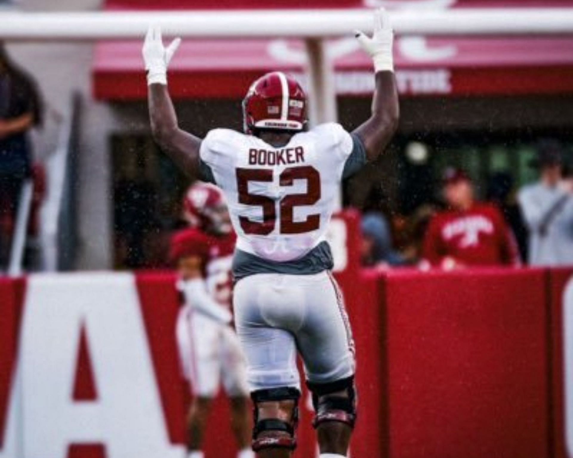 Alabama Crimson Tide player Tyler Booker