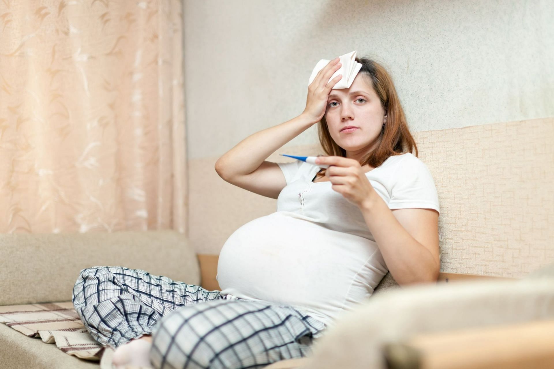 Pregnant women are more prone to have health complications in extreme heat (Image by bearfotos on Freepik)