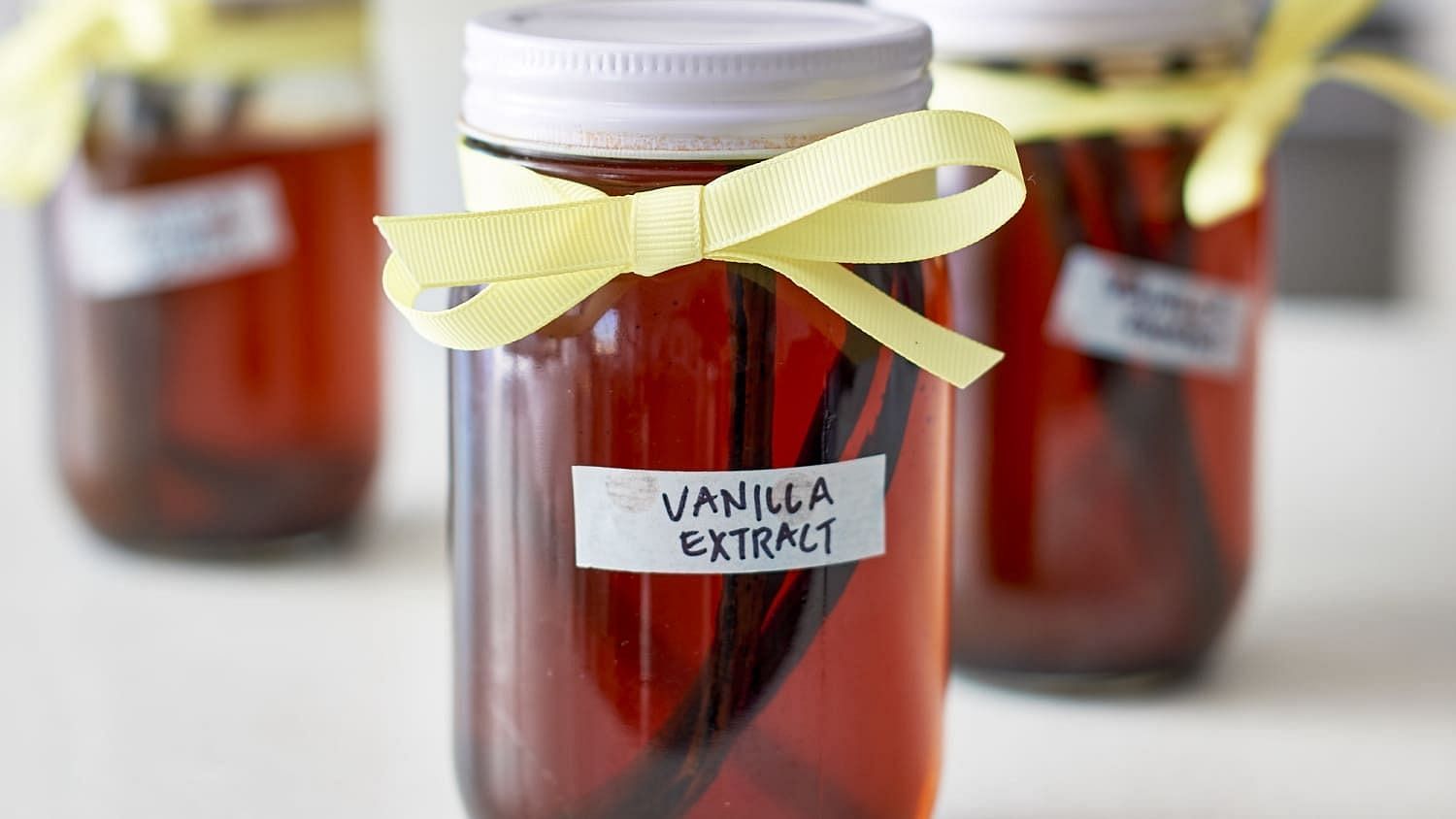 Vanilla Extract (Image via Getty Images)