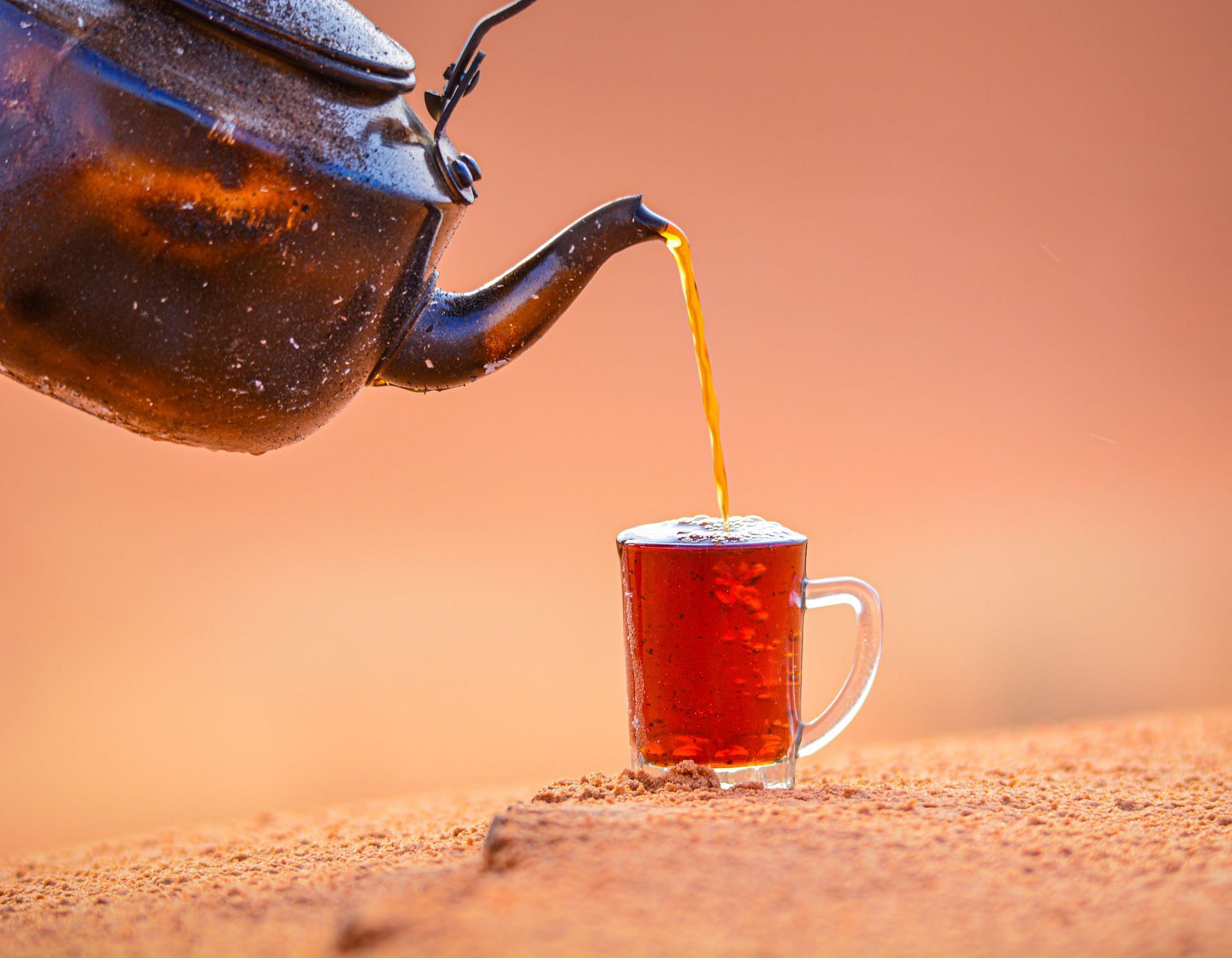 Best anti-inflammatory tea to soother your muscles (Image via Unsplash / e_i9)