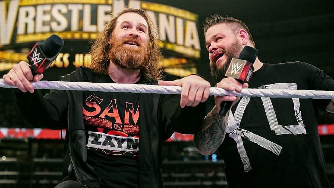 WWE सुपरस्टार्स सैमी ज़ेन और केविन ओवेंस 