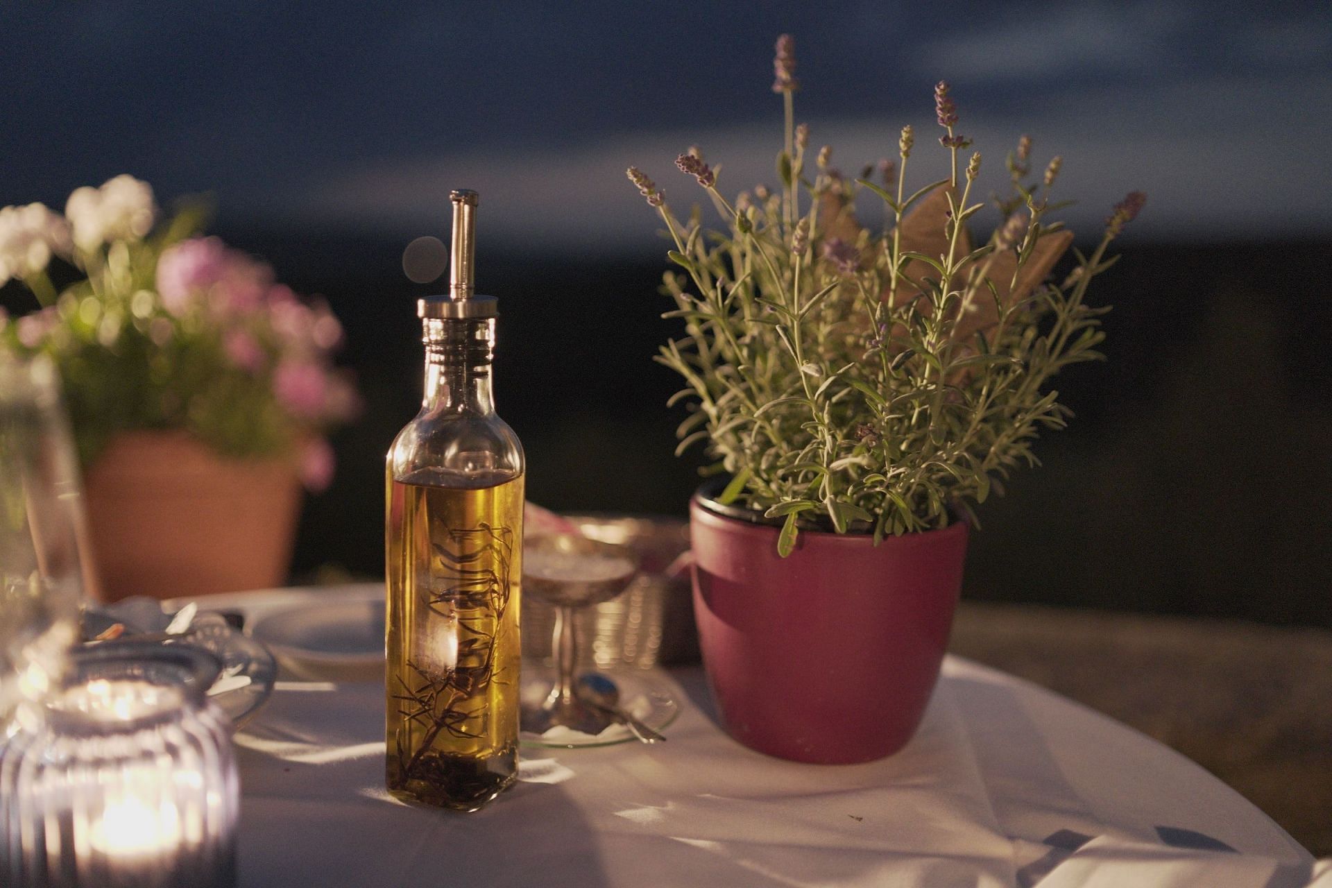 Olive oil is the best fat for longevity and health. (Image via Unsplash/Dimitri Karastelev)