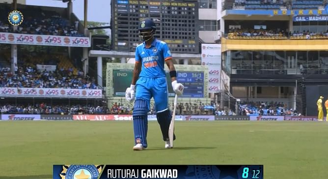 [Watch] Ruturaj Gaikwad gets caught behind as Alex Carey takes a diving catch in IND vs AUS 2nd ODI