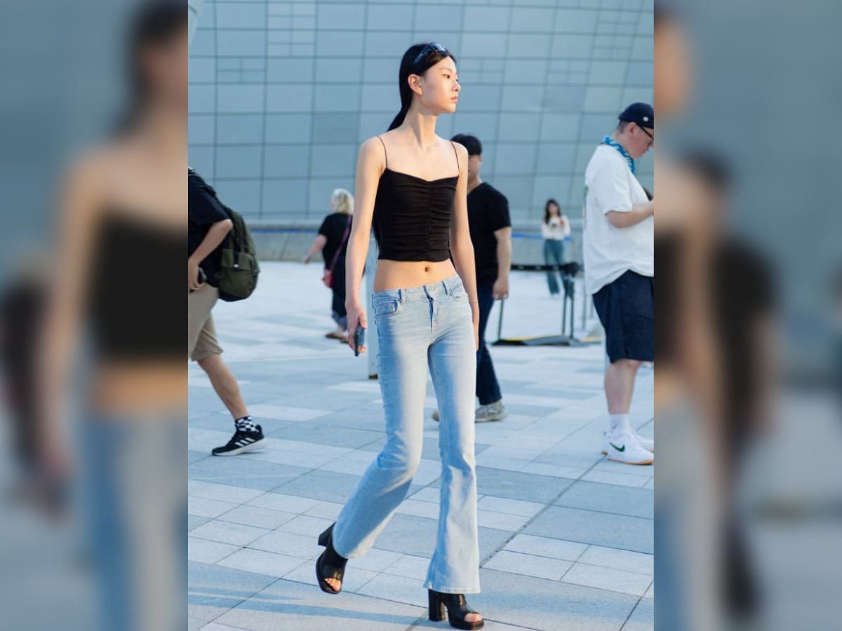 The denim trend in Seoul Fashion Week ( Image via Getty)