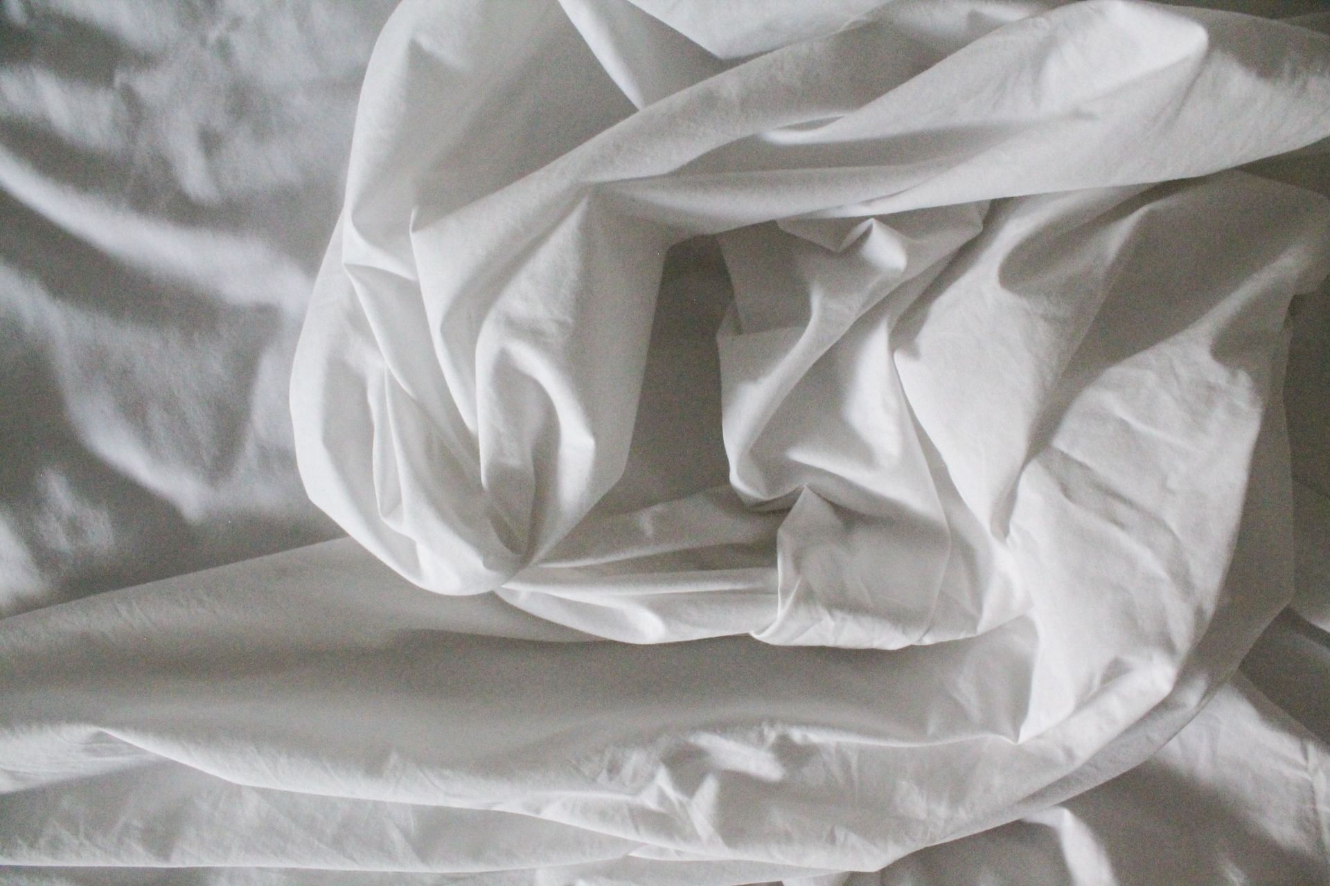 Bed sheets and skin - how are they related? (Image via Unsplash / Justine)