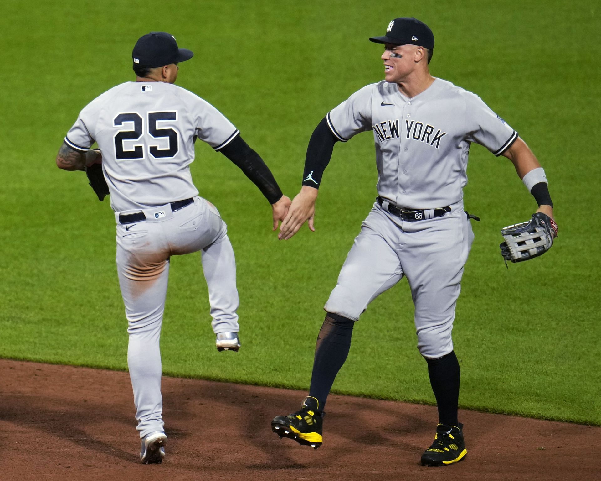 Yankees vs Pirates Baseball