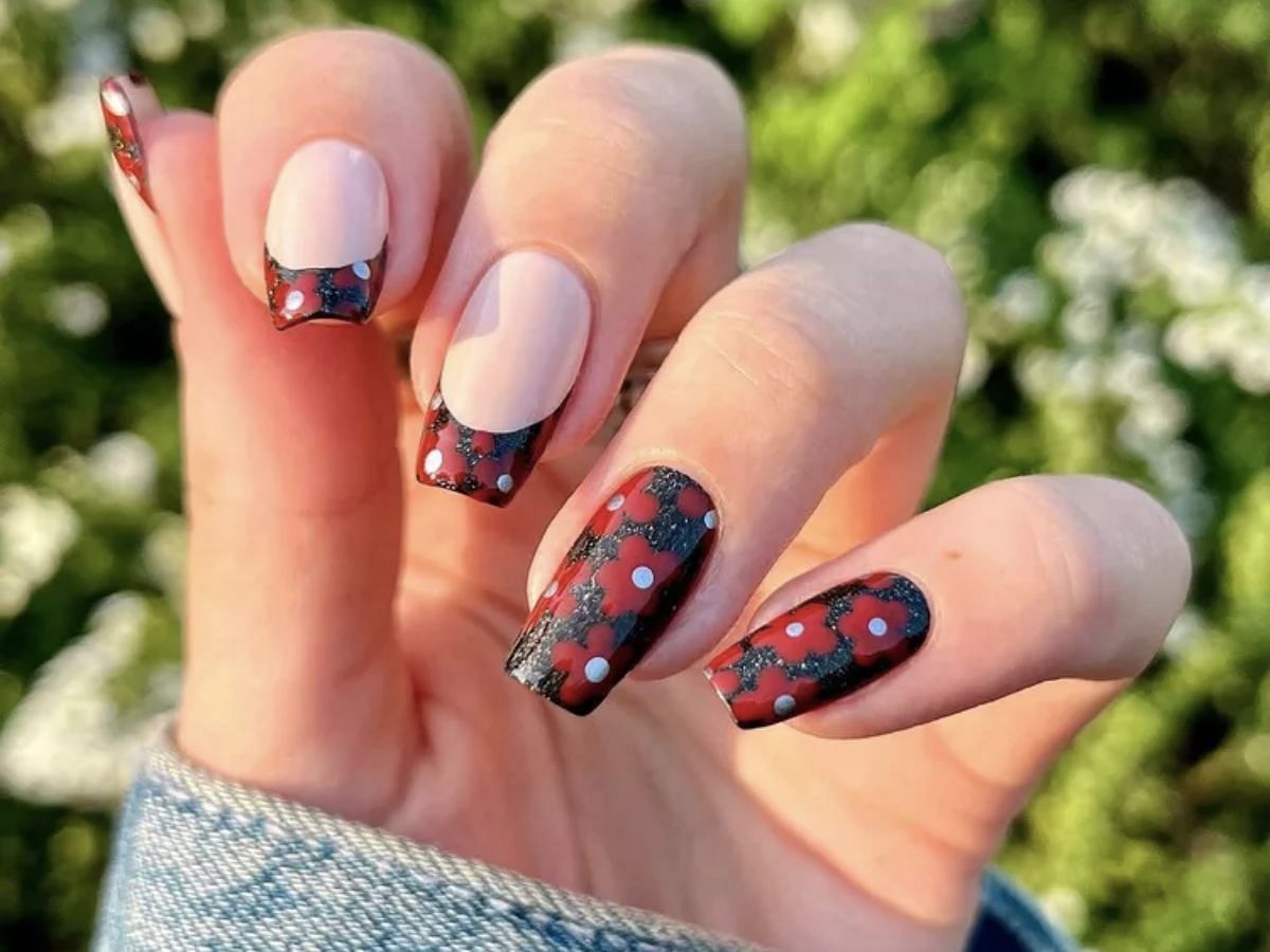 Red-tinted blooms for this nail art (Image via Sportskeeda)